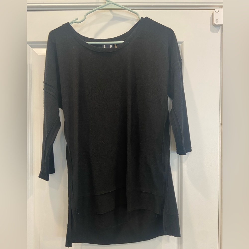 3/4 length black top